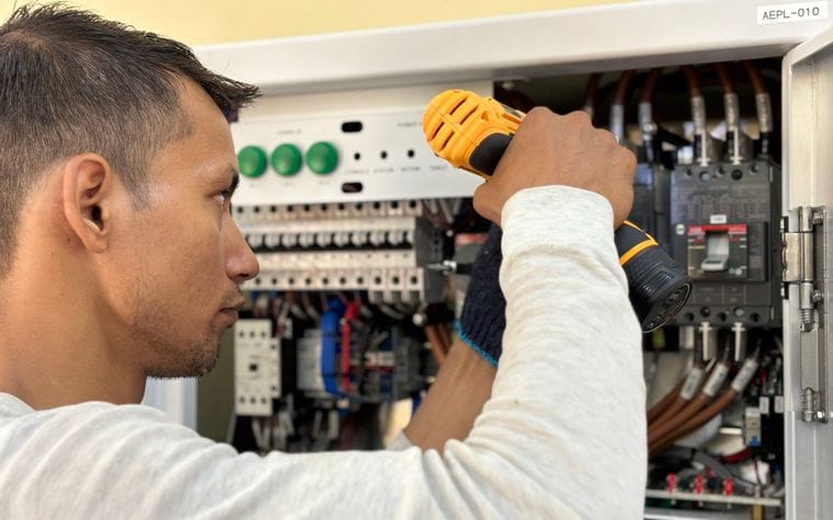 Brightwell electrician working in Collier Row